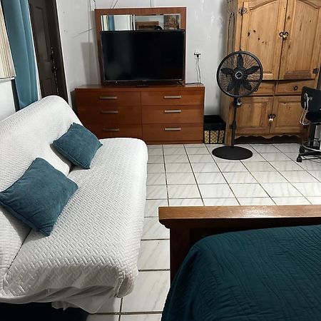 Cozy Queen Bed Studio With 60 Inch Smart Tv, Netflix, Airplay, Mini-Fridge, And 500 Mbps Wifi Near Fiu, Dolphin Mall, Airport Маями Екстериор снимка