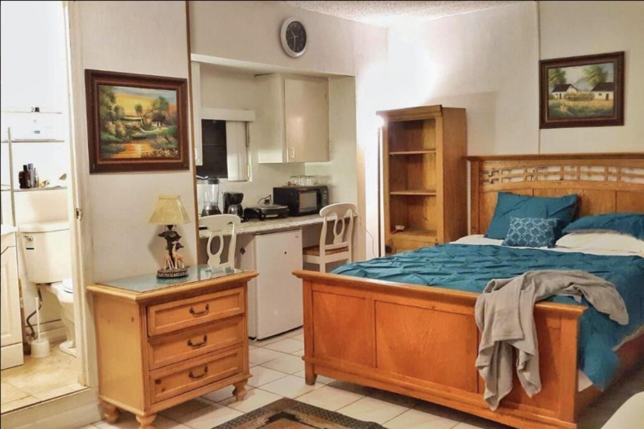 Cozy Queen Bed Studio With 60 Inch Smart Tv, Netflix, Airplay, Mini-Fridge, And 500 Mbps Wifi Near Fiu, Dolphin Mall, Airport Маями Екстериор снимка
